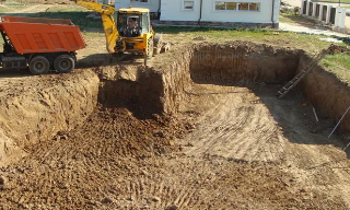 Рытье котлованов под фундамент в Урае – цена от 2577 руб. за м3 | 2Землекопа-Урй